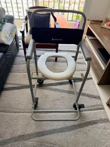 Cadeira de Banho Higiênica Dobrável até 100 Kg D30 Dellamed