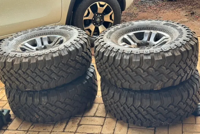 Pneus Falken 33x12.50R15LT108Q