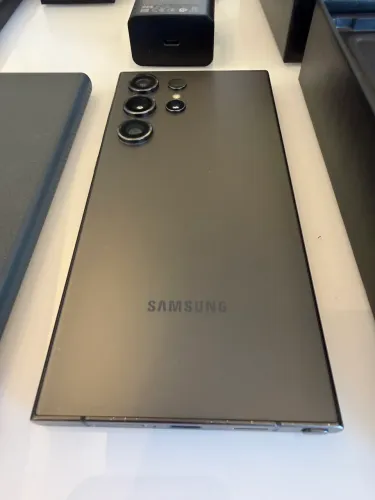 Galaxy S24 512 GB / 12GB impecável zerado