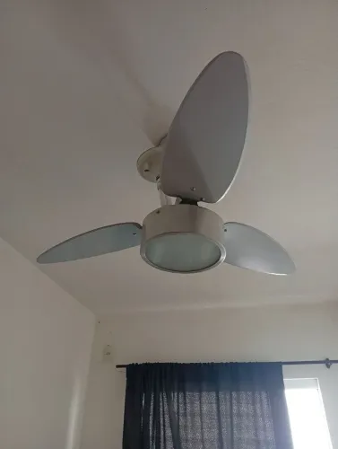 2 ventiladores de teto