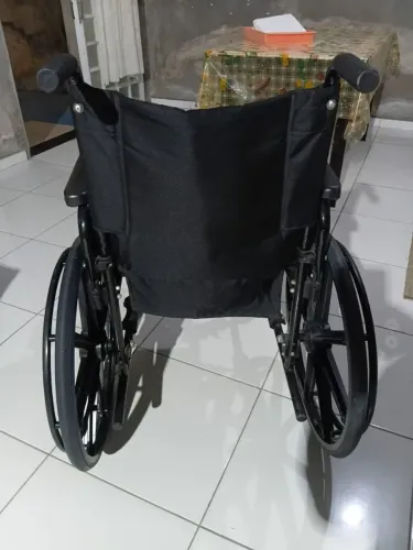 Cadeira de rodas seminova