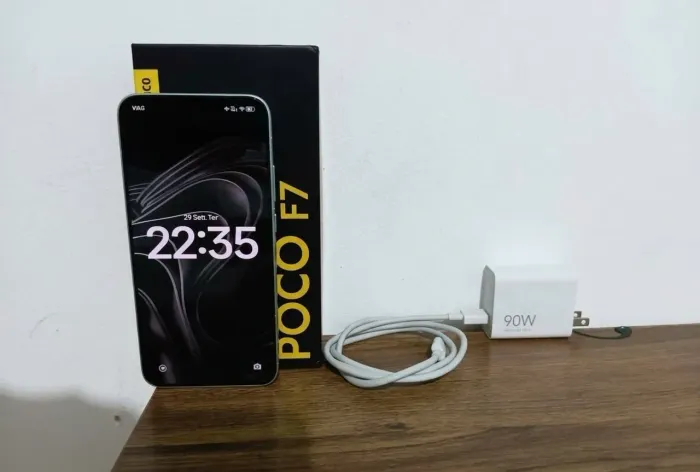 Poco F7 Impecável - Celular Gamer Potente + capinha preta de silicone+carregador original