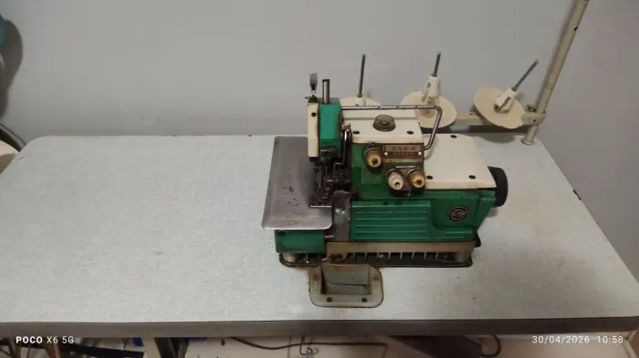 Máquina de custura