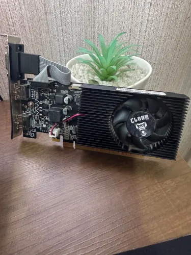 Placa de Vídeo CLANW - GT 730 4GB