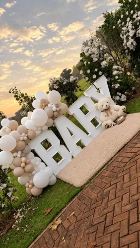 Locação de decoração para chá revelação - Letreiro BABY 1m