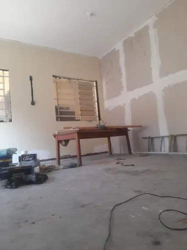 Precis de ajudante de pintura