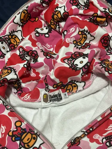 Blusa Bape Shark x Hello Kitty