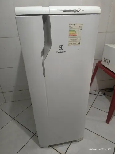 Geladeira Eletrolux RE31 240 litros Degelo fácil