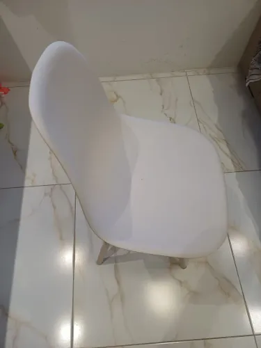 Vendo cadeiras com defeito. 