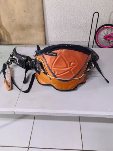 Trapézio para prática de kitesurf