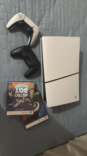 Playstation 5 + 2 jogos + 2 controles