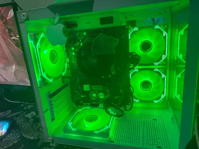 PC Gamer / Estudo e Trabalho - Ryzen 5 5600G + 16GB RAM + SSD NVMe + Gabinete Aquário RGB