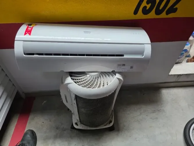 Ar-condicionado split hi-wall Tempstar Inverter 12.000 BTUs, 220V
