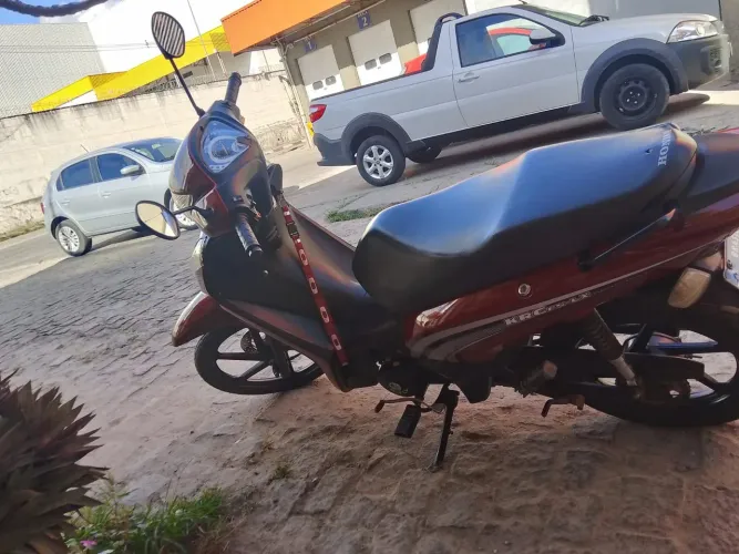 Moto boa bem conservada 