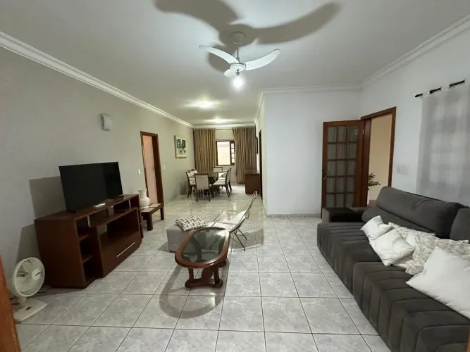 Casa a venda 240m2/3 quartos/1 suíte/2 vagas garagem/Condomínio Alto do Jardim Itália - Cu
