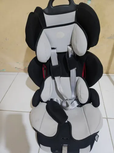 Cadeira para Carro Tutti Baby Versati (para crianças de 9 a 36 kg).