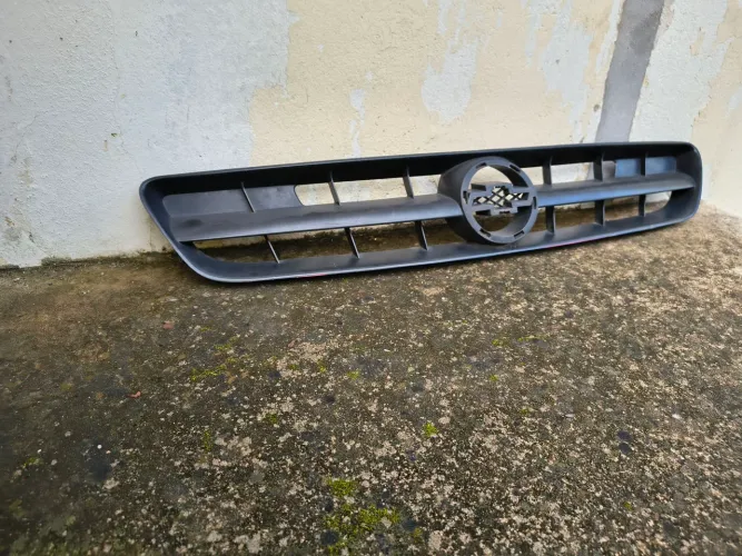 Grade frontal Superior Corsa frente Montana 03/12 ORIGINAL 