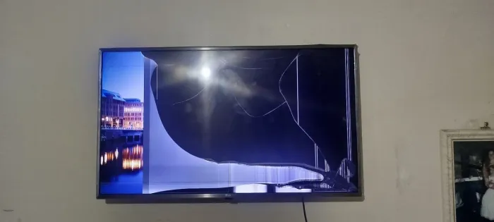 TV LG para retirada de peças - tela quebrada - ideal para técnico