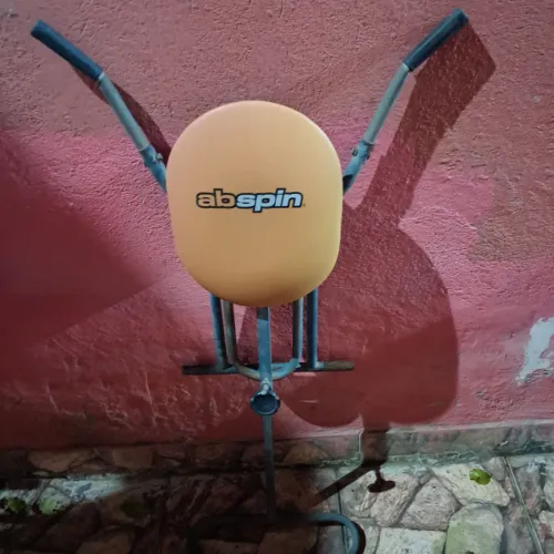 Aparelho para exercícios abdominais pouco usado entrega muito resultado 