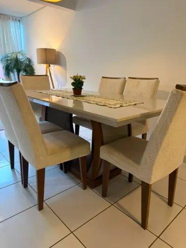 Mesa de jantar com 6 cadeiras