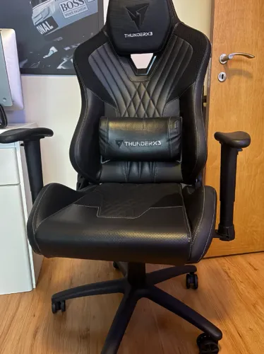 Cadeira gamer ThunderX3 - muito confortável e anatômica