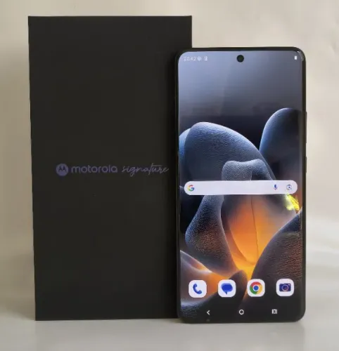Smartphone Motorola Signature - 12 gb ram - 512 gb - 2 meses e 20 dias de uso