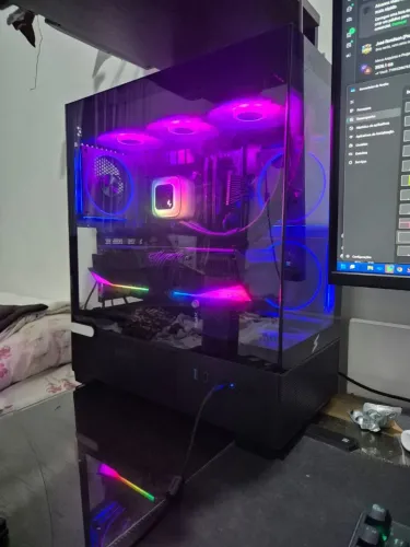Placa de Video 9070XT Mercury