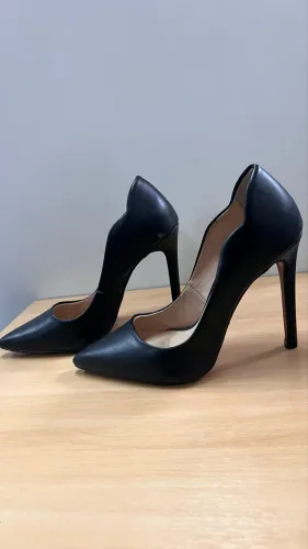 Scarpin Preto Royalz Salto Alto Fino - Tamanho 33 | Clássico, elegante