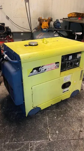 Gerador Toyama a Diesel Cabinado Silencioso 6 kW Monofásico TD7000SGE-ATS - Usado
