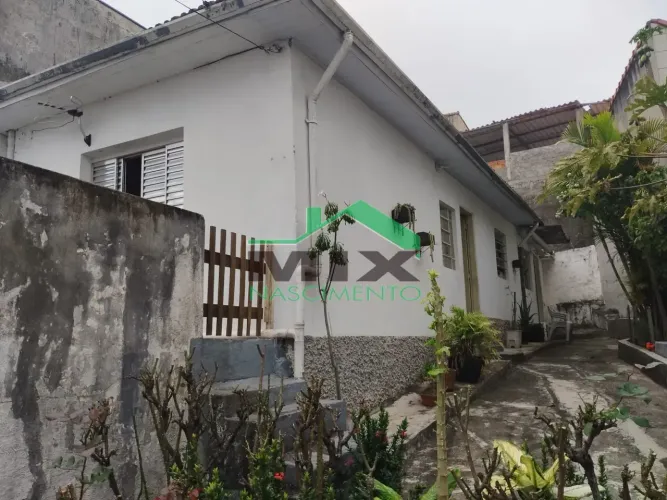 Casa à venda com 2 dormitórios e 1 vaga  | Ótima localização perto de comércios e transpor