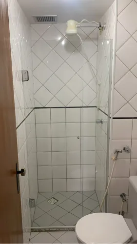 Box de banheiro intacto em excelente estado
