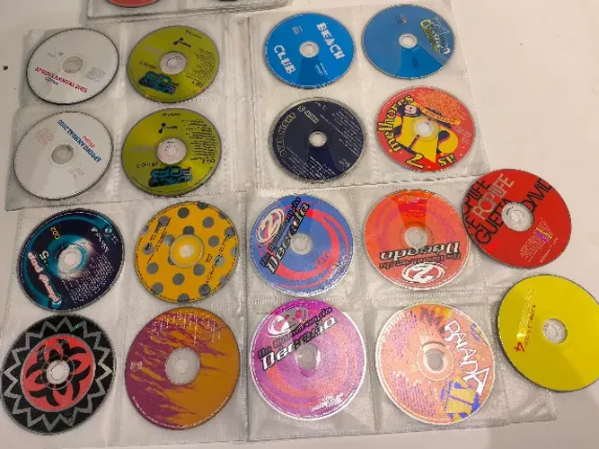 Lote 38 CDs de Música Eletrônica, Dance e Flashback (Sem Encarte e Capa) USADO