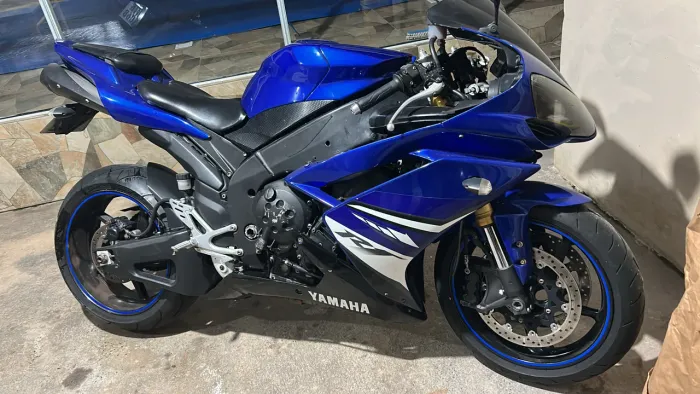 Vendo ou troco por carro R1 2008 R$ 30,000 no pix, na troca considerar fipe