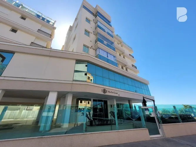 Apartamento mobiliado de 3 dormitórios com 2 vagas de garagem na Praia de Palmas