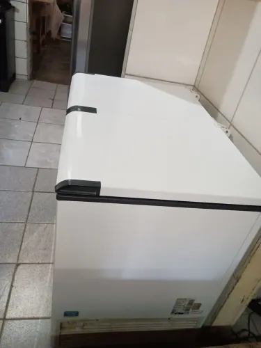 Vendo um frizer usada por que eu tenho duas geladeiras então decidi vender ela tem duas po