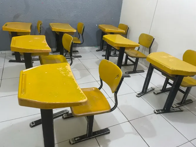 ? Conjunto de Mesa Escolar Linda e Pronta para Uso