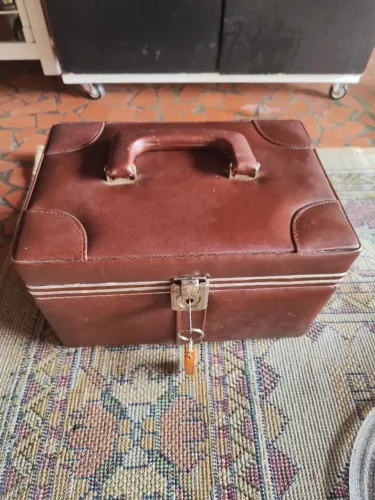 Maleta de mão antiga