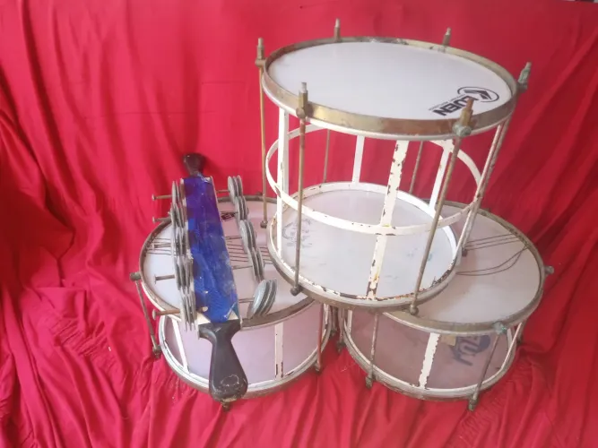 Instrumentos para bateria de carnaval