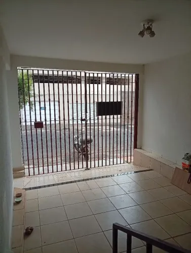 Alugo casa a 100 metros da UFU Santa Mônica