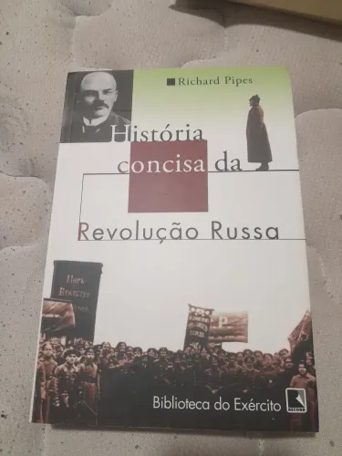 Livro História concisa da Revolução Russa 