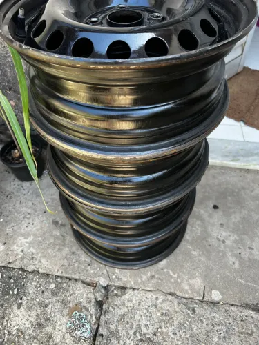Vende-se roda aro 14 só não pega na Ford