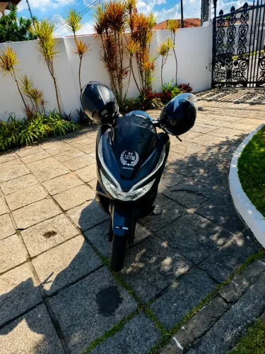 Honda PCX DLX 150 Baixa KM - Impecável