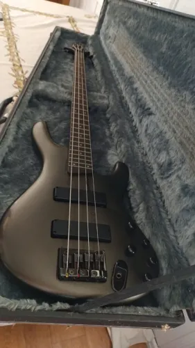 CONTRA BAIXO IBANEZ ATIVO VENDO OU TROCO POR ACORDEON 