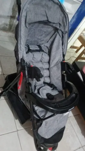 vende-se carrinho de bebê e bebê conforto novos nunca usados