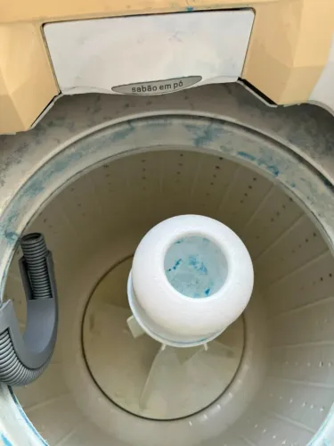 Máquina de lavar 7 kg Brastemp. Não centrifuga, não gira o batedor. Para retirada de peças