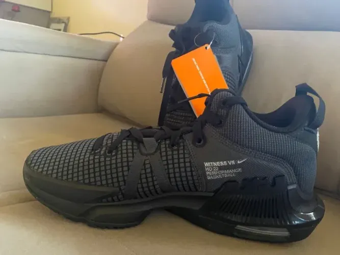 Tênis Nike LeBron Witness 7