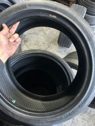 Pneus 205/40/17 meia vida por 200$ cada