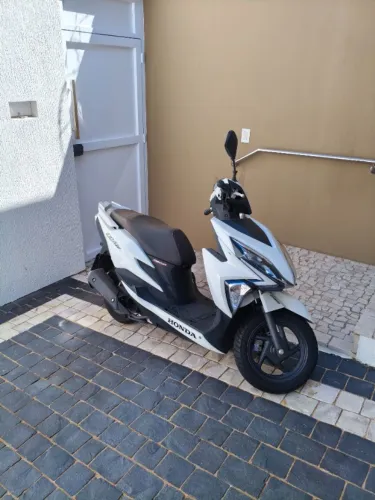 Moto Honda Elite 125 com 1998km rodados (zera)