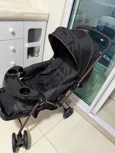 Carrinho de bebê Cosco