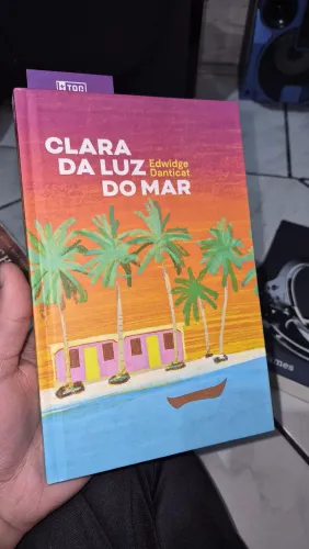 Livro CLARA DA LUZ DO MAR- Edwidge Danticat - (Usado)